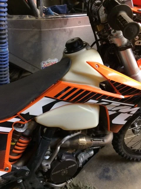 Fuel Injected KTM and Dry Break Tanks | race-deZert